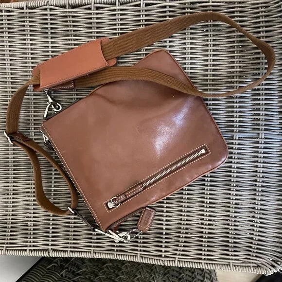 Vintage Coach Hampton Swing Pack crossbody bag - Picture 2 of 10